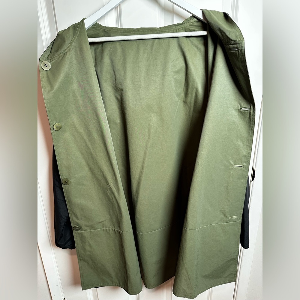 Eileen Fisher Black and green reversible Hooded Raincoat - Picture 3 of 10